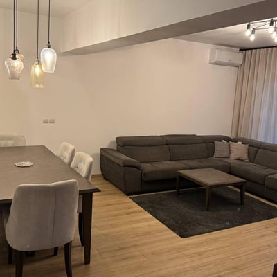 Location d’un appartement lumineux de 2 pièces, 76 m², quartier Bucureștii Noi, Bucarest, Roumanie